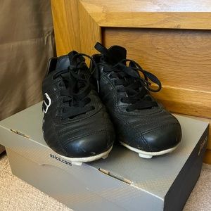 fila | black & white cleats